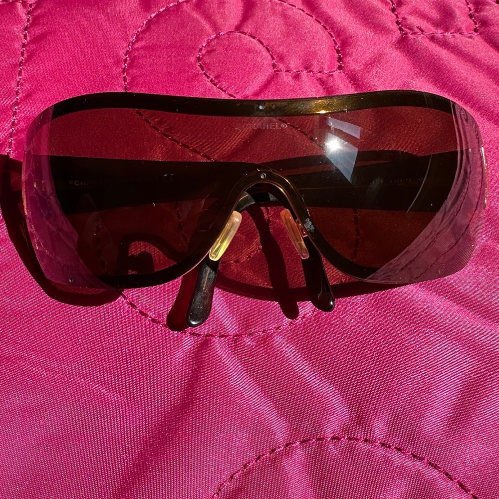 Chanel 4126 c.125/73 120 Quilted Arms Shield Sunglasses
